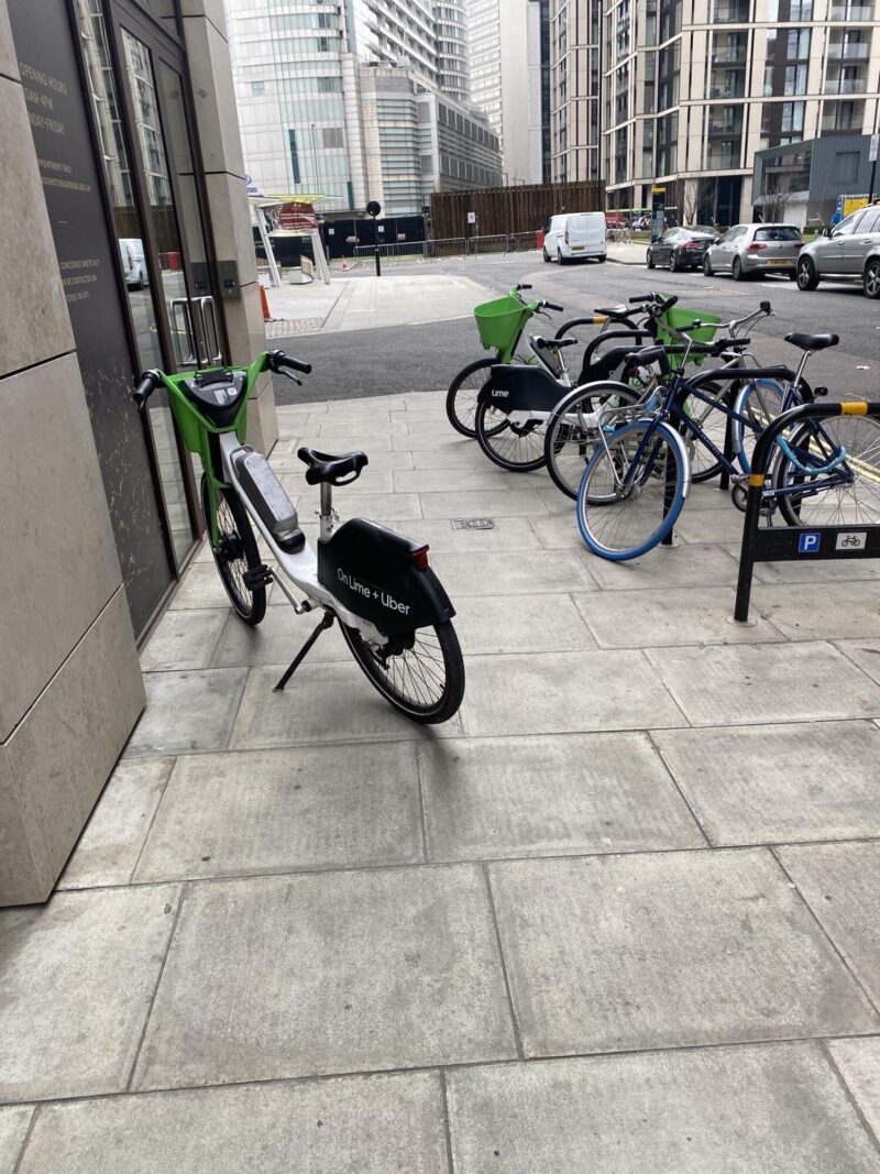 Dockless e-bike obstructing the pavement