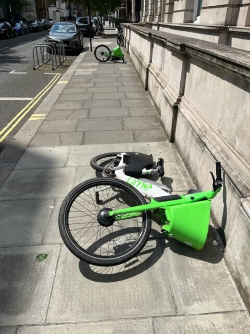 Dumped e-bike blocking the pavement